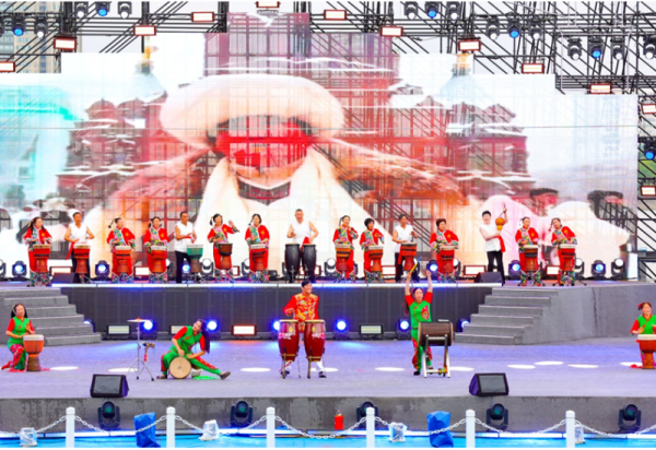 江水不断 音乐不停 哈尔滨冰雪大世界“江上大舞台”文艺演出精彩不断