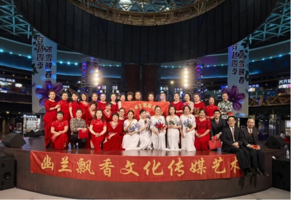 唱响春天！冰雪美食馆中心舞台公益演出精彩连连