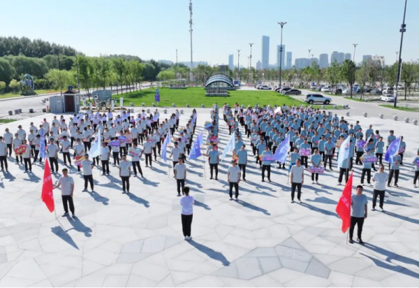凝聚向上力量 快乐健康同行 哈尔滨冰雪大世界职工徒步大赛圆满举办