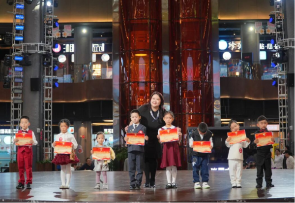 童心颂时代 哈尔滨朗诵协会冰雪美食馆中心舞台演出圆满成功