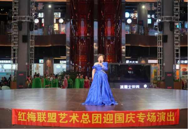 艺术盛宴礼赞祖国 两场公益演出在哈尔滨冰雪大世界圆满举行