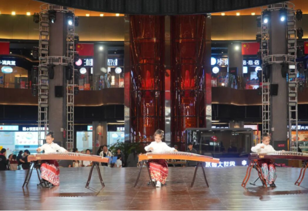 哈尔滨冰雪大世界迎来六场公益演出 多元艺术共绘青春长卷