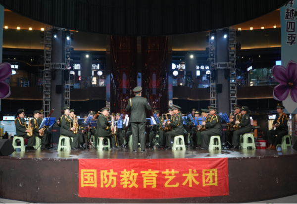 红色旋律扬正气 怀旧金曲诉情怀 冰雪美食馆两场公益演出圆满举行