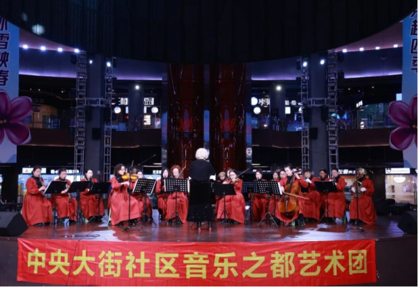 歌声、舞姿、乐曲齐绽放 冰雪美食馆五场演出精彩不断