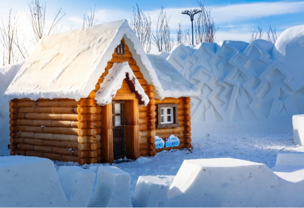 谁懂啊！冰雪大世界的彩色冰房子美到窒息，一秒闯进童话世界！