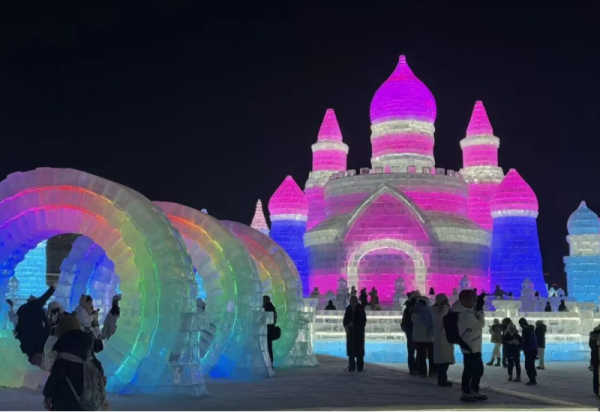 【媒体关注】活力冰城迎新年！冰雪大世界跨年夜，解锁冬日狂欢新姿势