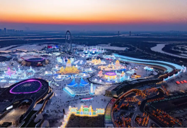 伴着冰雪美景入眠 哈尔滨冰雪大世界冰雪房车营地、冰雪温泉营地带来冬日住宿新体验