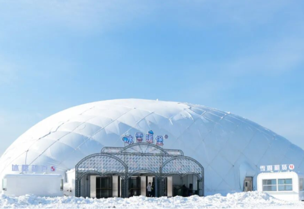 热姜茶、室外暖炉、“冰雪暖堡”齐上阵 严寒中传递浓浓温情