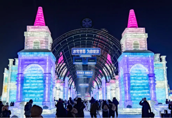 会飘雪的中华巴洛克：哈尔滨冰雪大世界冰韵长廊的浪漫邀约