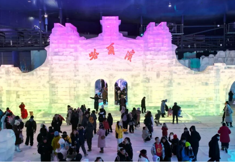 春日冰雪盛宴火热！小长假第一天，大家都来哈尔滨冰雪大世界玩！