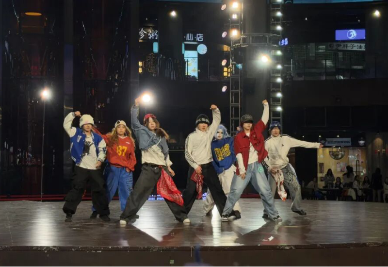 次元破壁 热舞冰城  “二点五次元随机舞”活动在哈尔滨冰雪大世界成功举行