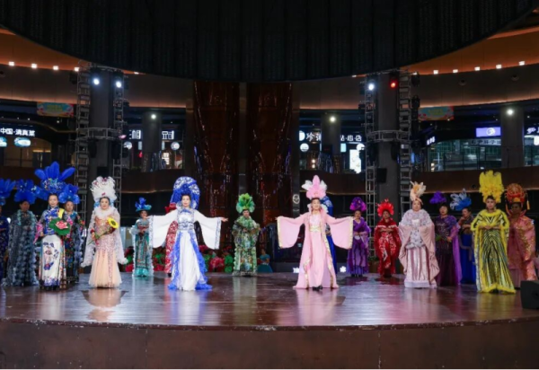 歌声叙美好 舞姿绘温情 三场文艺演出在冰雪美食馆精彩上演