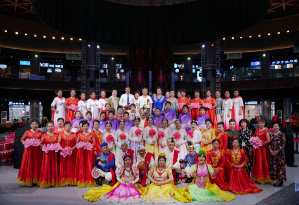 多元节目形式轮番呈现 两场精彩演出在哈尔滨冰雪大世界圆满落幕