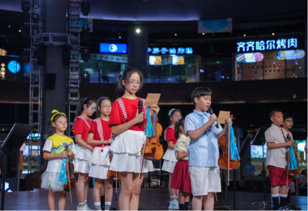 弦音袅袅奏响夏日 音乐盛宴沁润人心  精彩音乐演出在哈尔滨冰雪大世界冰雪美食馆上演