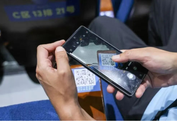 【媒体关注】《遇见·哈尔滨》哈冰秀推出社交福利，市民游客打卡晒秀热情高涨